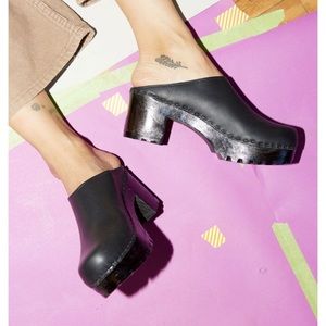 No.6 New School Clog in Mid Tread in Coffee